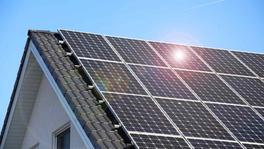 Photovoltaïque sur le toit de la maison pour produire de l'électricité